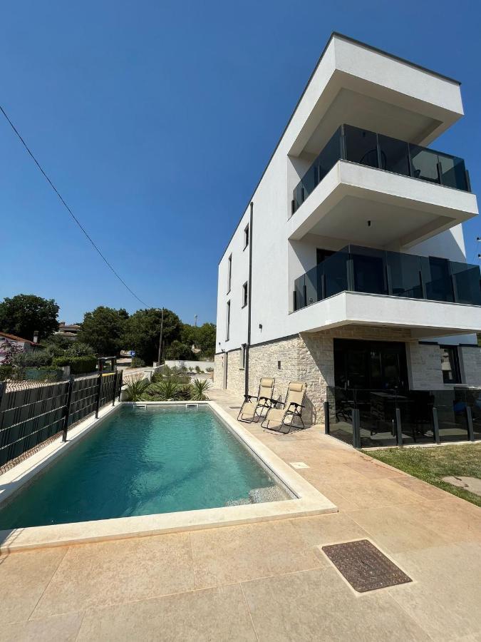 J&N Hill'S Residence With Swimming Pool Медулин Екстериор снимка