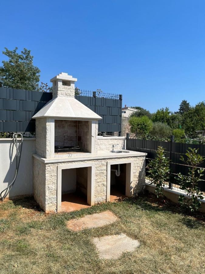 J&N Hill'S Residence With Swimming Pool Медулин Екстериор снимка